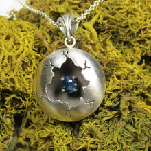 Load image into Gallery viewer, Blue Sapphire Cracked Pendant 0.35cts medium size
