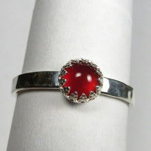 Load image into Gallery viewer, Carnelian cabochon gemstone hammered ring
