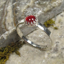 Load image into Gallery viewer, Carnelian cabochon gemstone hammered ring
