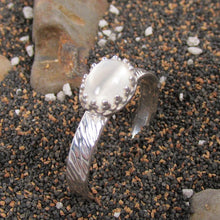 Load image into Gallery viewer, Moonstone Twisted Bark ring Size 6
