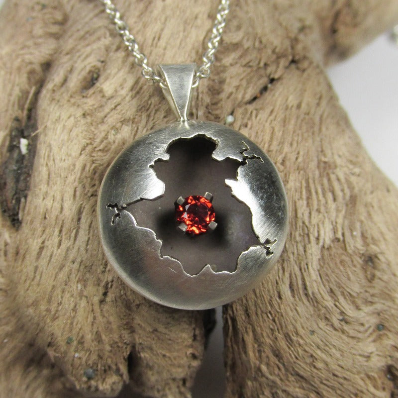 Garnet Cracked Pendant 0.13cts small size