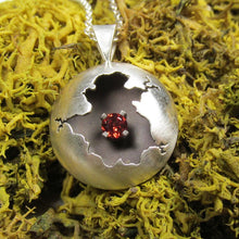 Load image into Gallery viewer, Garnet Cracked Pendant 0.13cts small size
