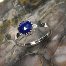 Load image into Gallery viewer, Lapis Rose-cut hammered ring size 6
