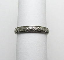 Load image into Gallery viewer, Daisy Textured Band
