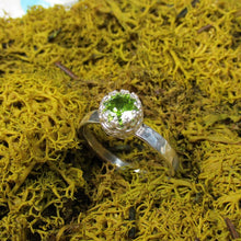 Load image into Gallery viewer, Peridot Faceted hammered finish ring size 6
